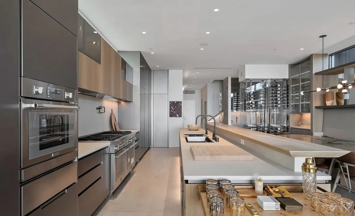 Wander Santa Monica Shores