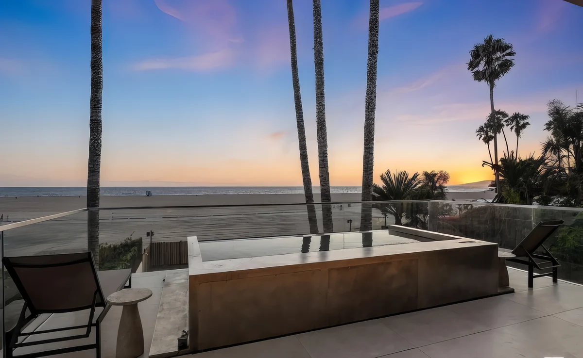 Wander Santa Monica Shores