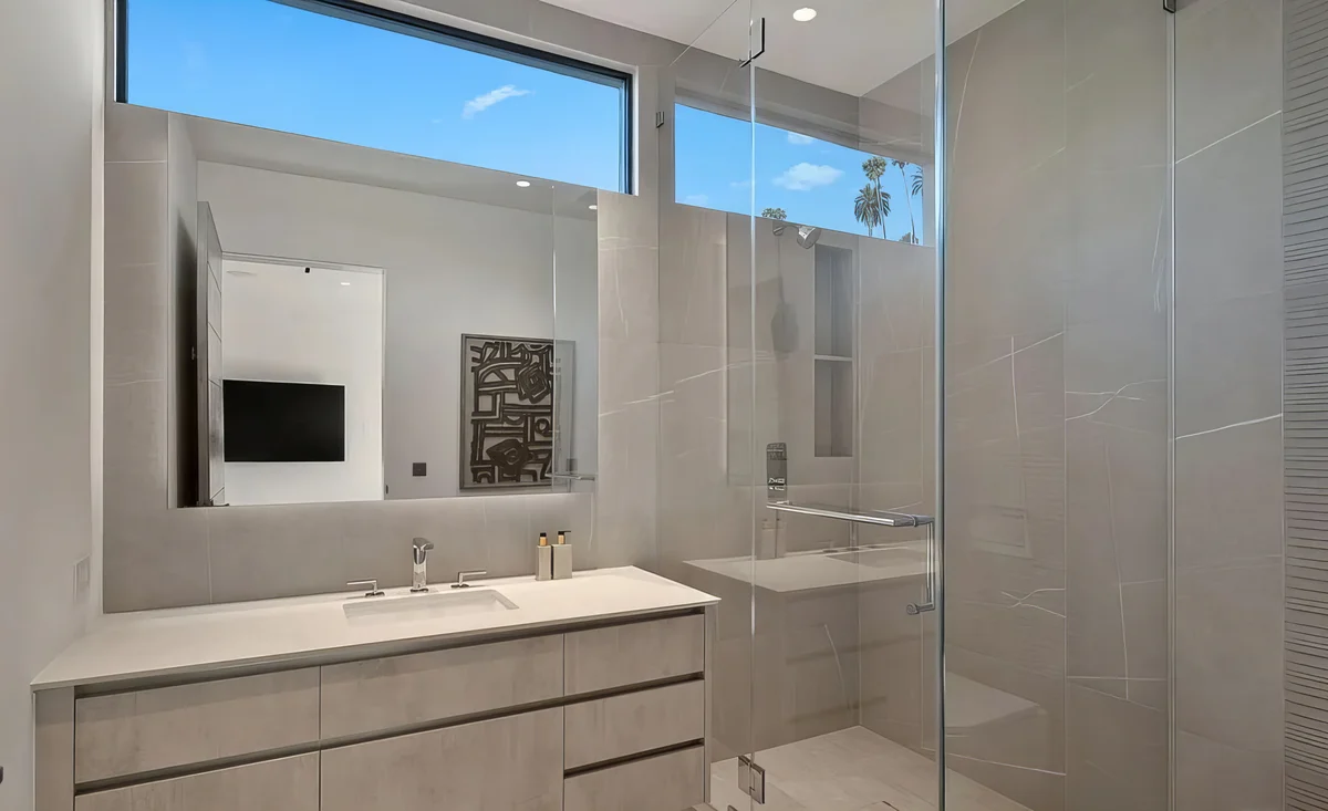 Wander Santa Monica Shores