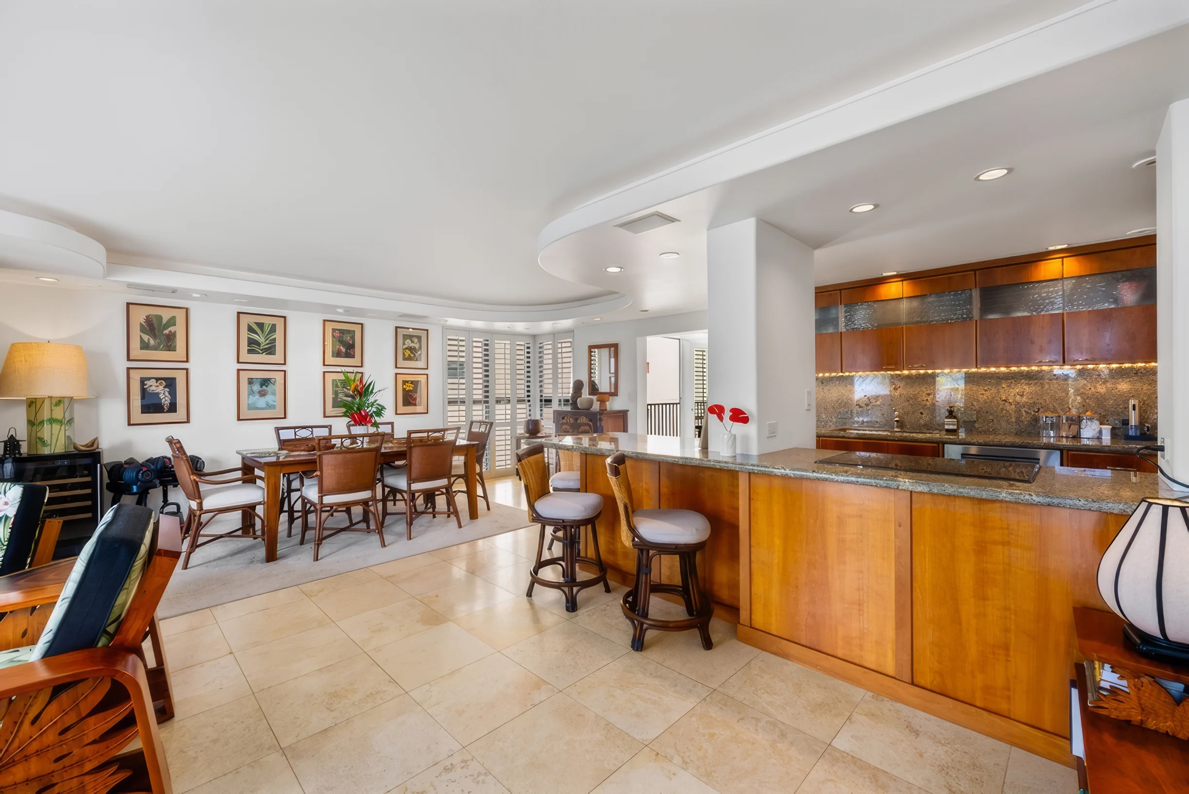 Kaimana Beach Penthouse #32