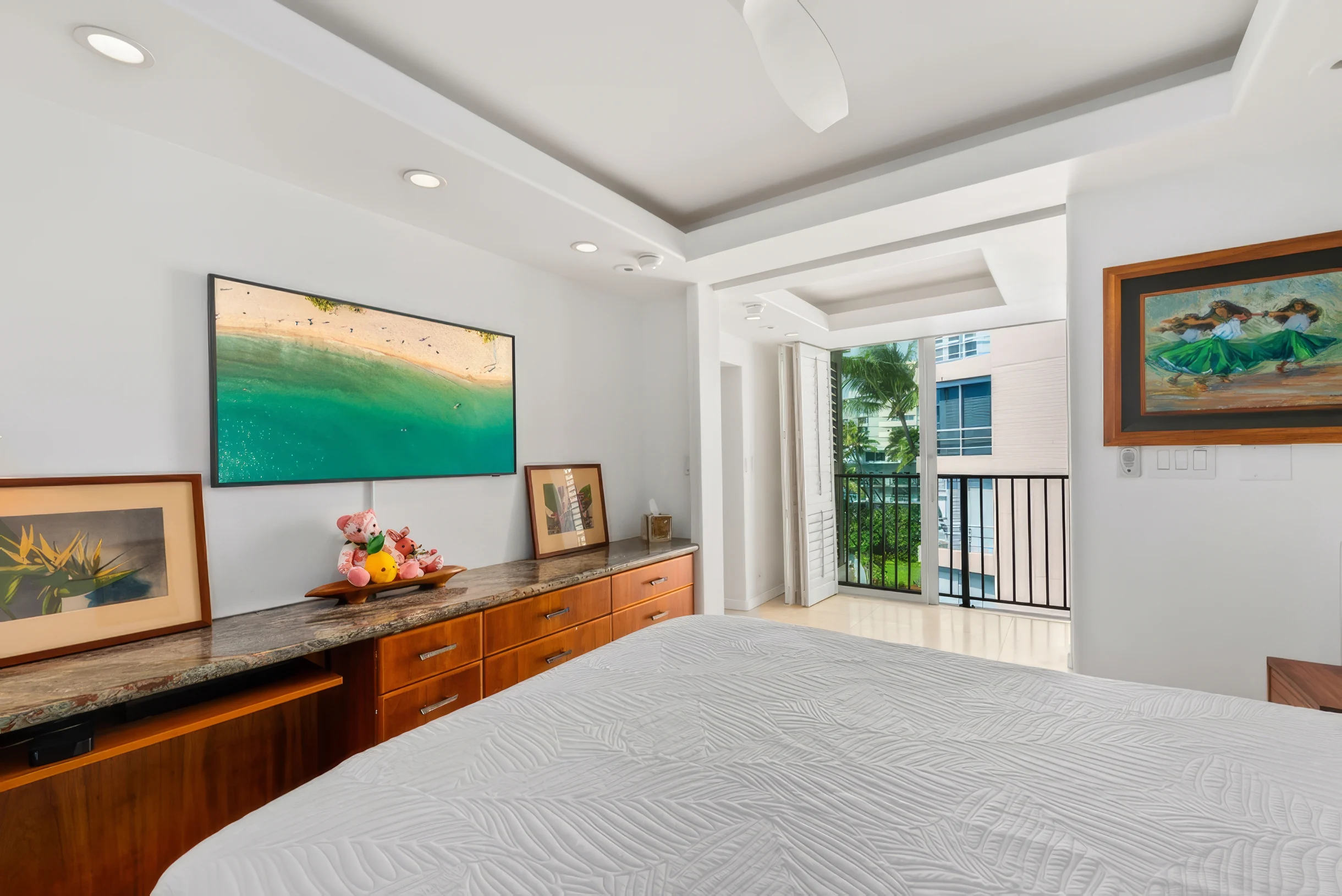 Kaimana Beach Penthouse #28