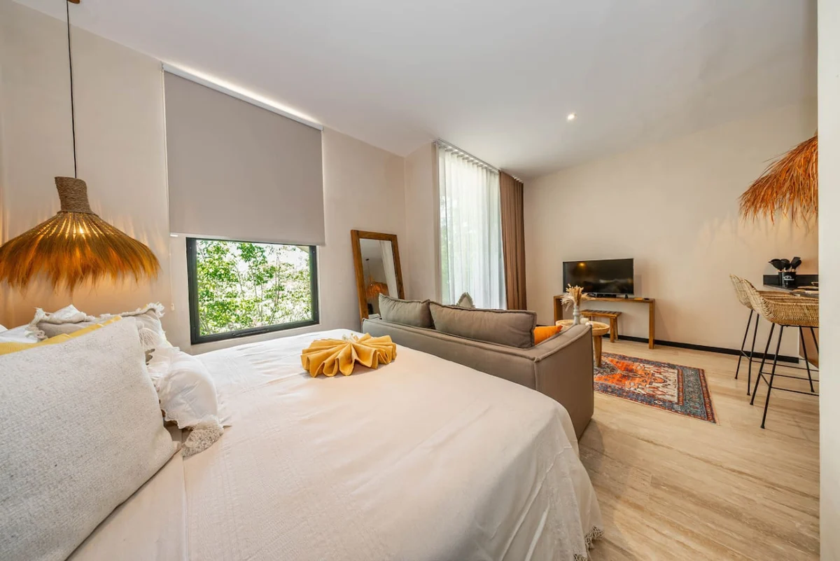Two‑Level Penthouse w/ Rooftop Pool & Sunset #20