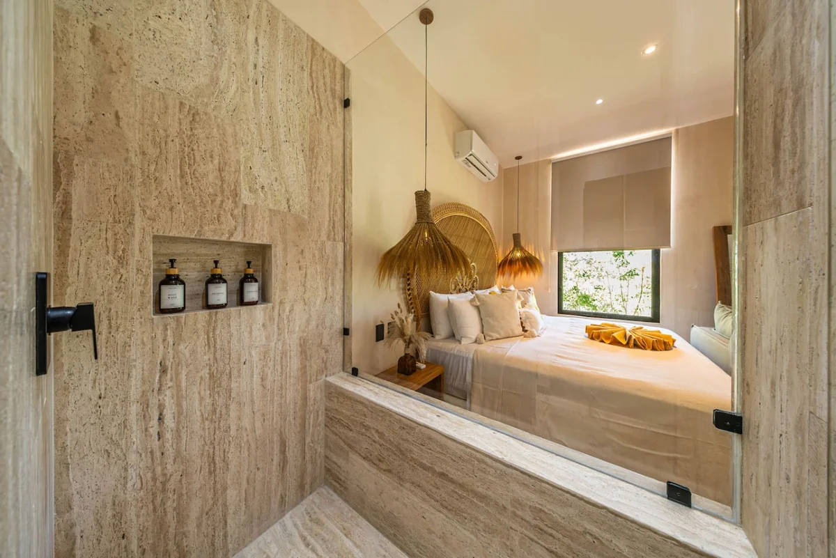 Two‑Level Penthouse w/ Rooftop Pool & Sunset #16