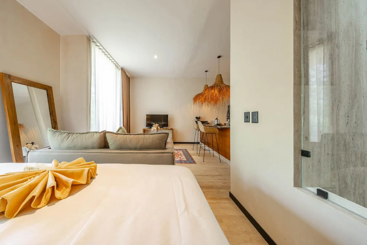 Two‑Level Penthouse w/ Rooftop Pool & Sunset #32