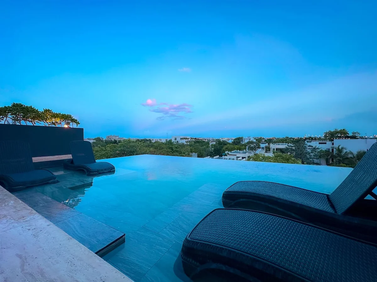 Two‑Level Penthouse w/ Rooftop Pool & Sunset #19