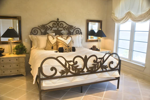 Bedroom 5 image 1