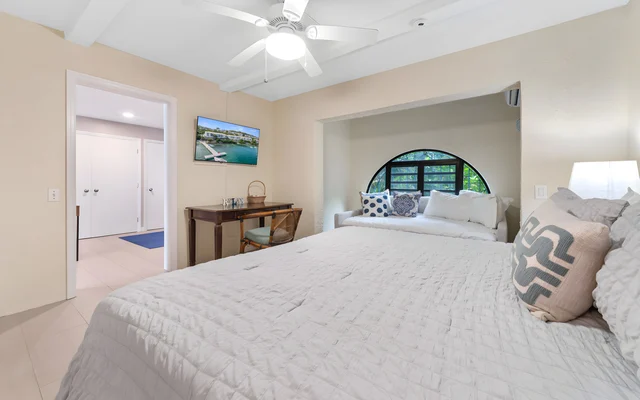 Bedroom 1 image 1