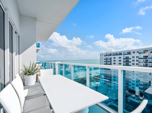 Wander Miami Beach Tide #2