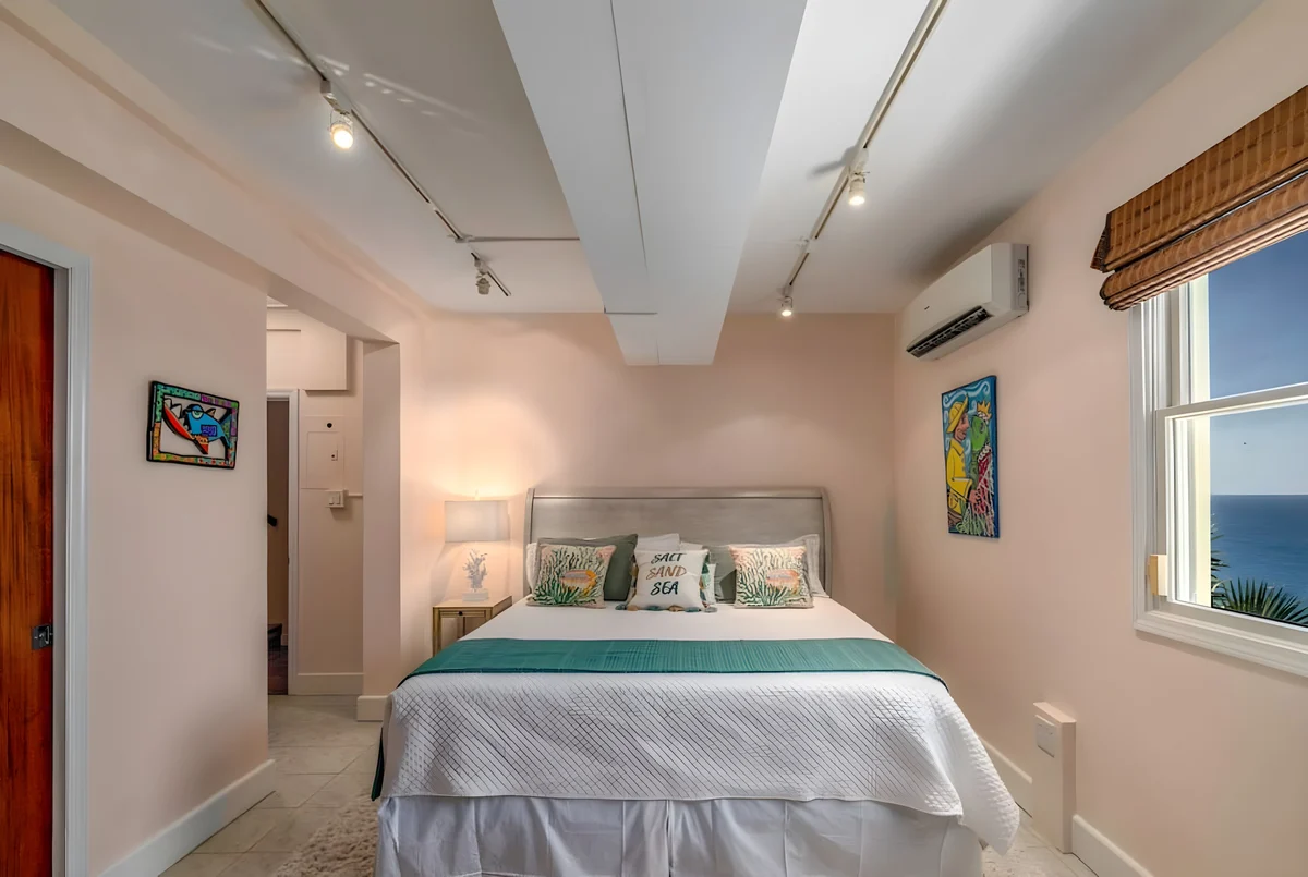 Bedroom 1 image 1
