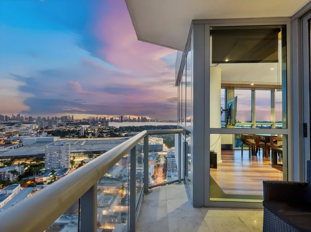 Wander Miami Beach Glow #2