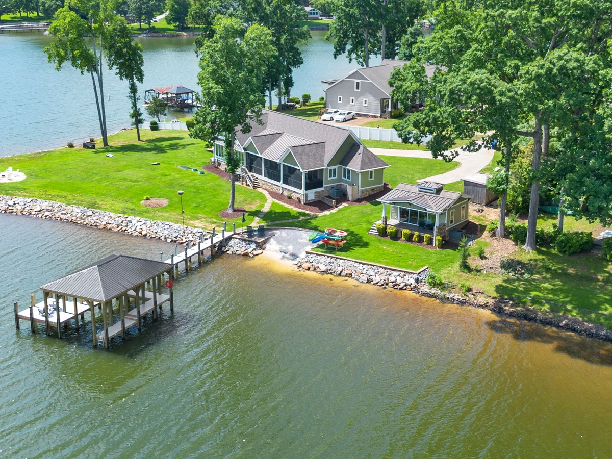 Wander Mooresville Lakefront