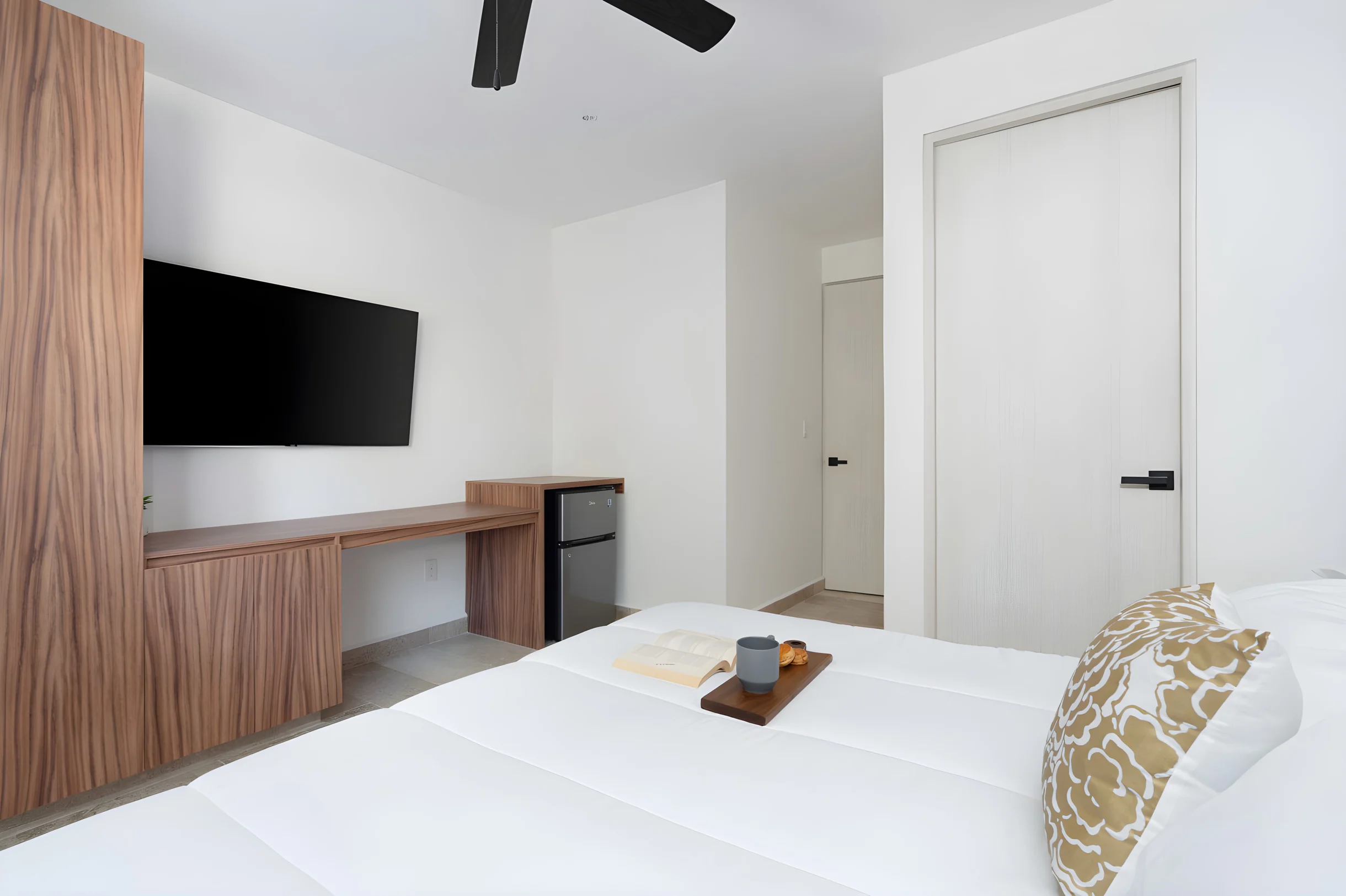 Lux 2 BD w/ Private Plunge Pool + Terrace #43