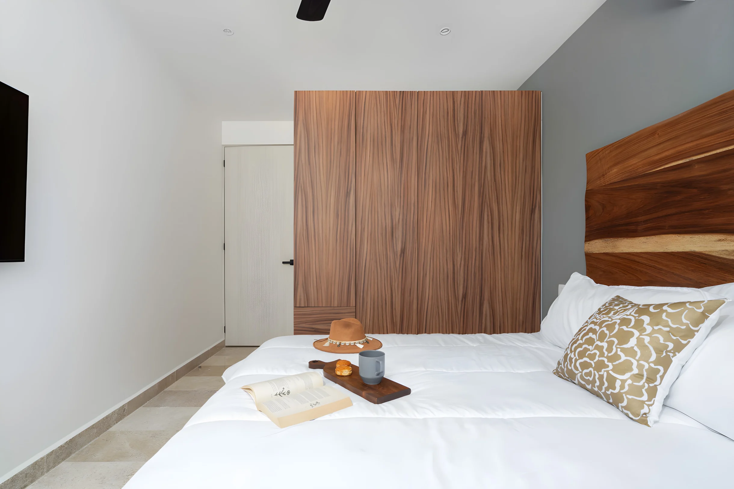 Lux 2 BD w/ Private Plunge Pool + Terrace #42