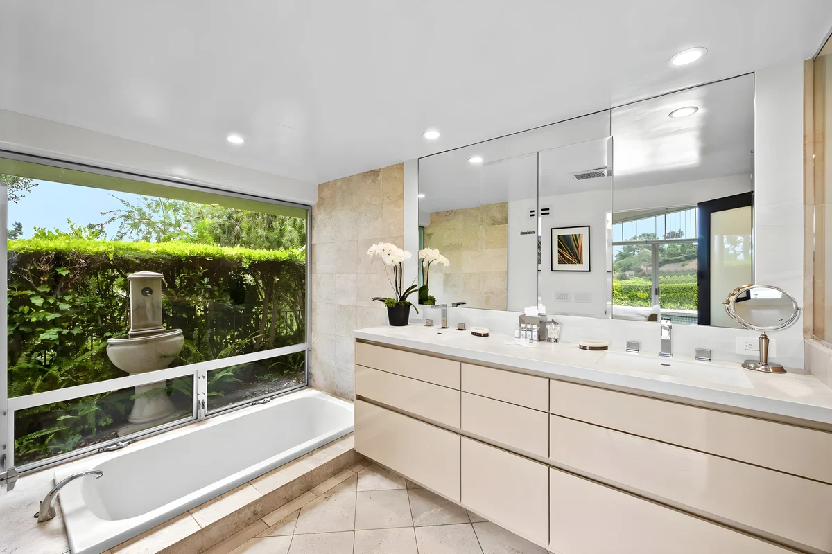 Wander Hollywood Hills Mid-Century Modern