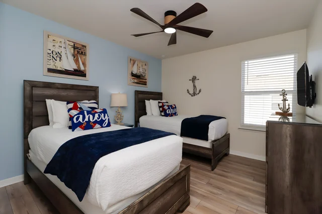 Bedroom 6 image 1