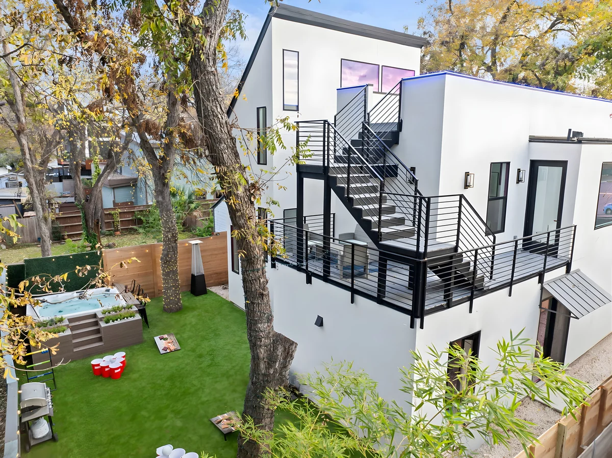 Wander Austin Live Oak