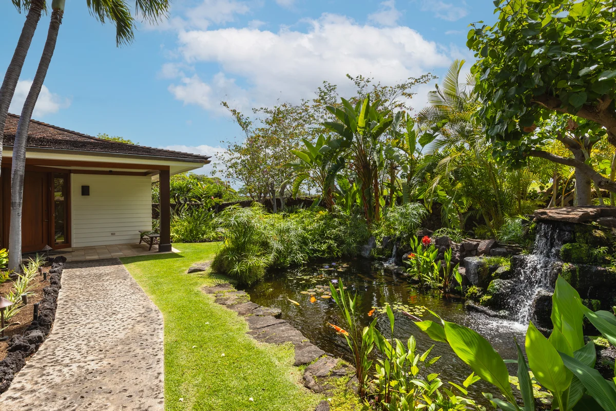 Wander Kailua Kona Bluffs