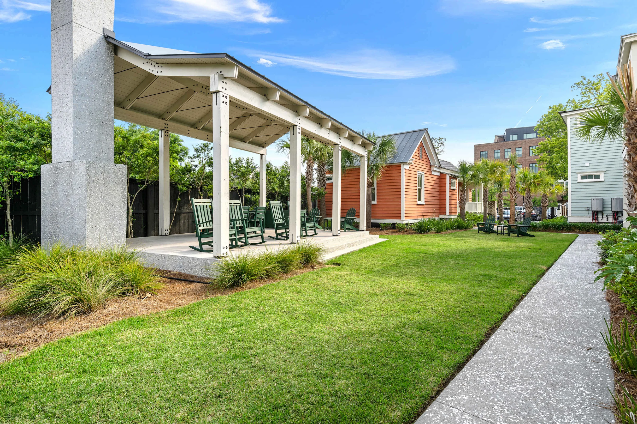 Wander Charleston Charm #18
