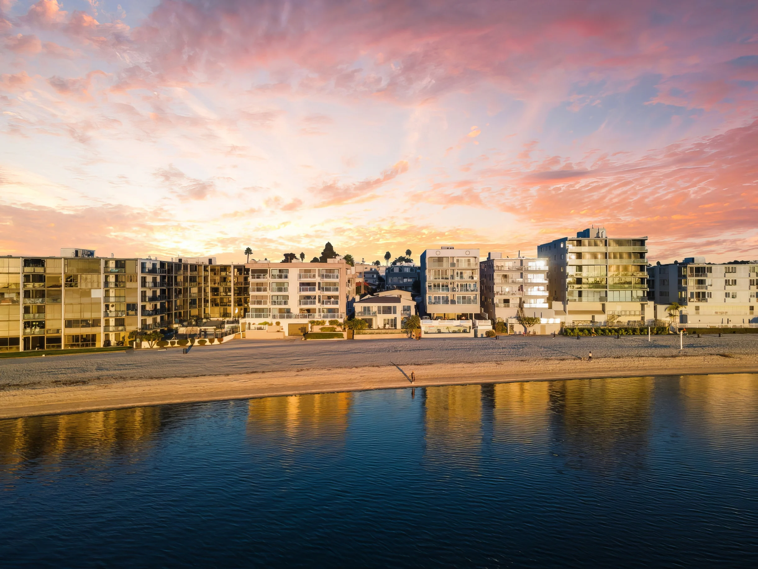 NEW Stunning Bayfront Home + Private Beach Access + Hot Tub + Fire Pit #45