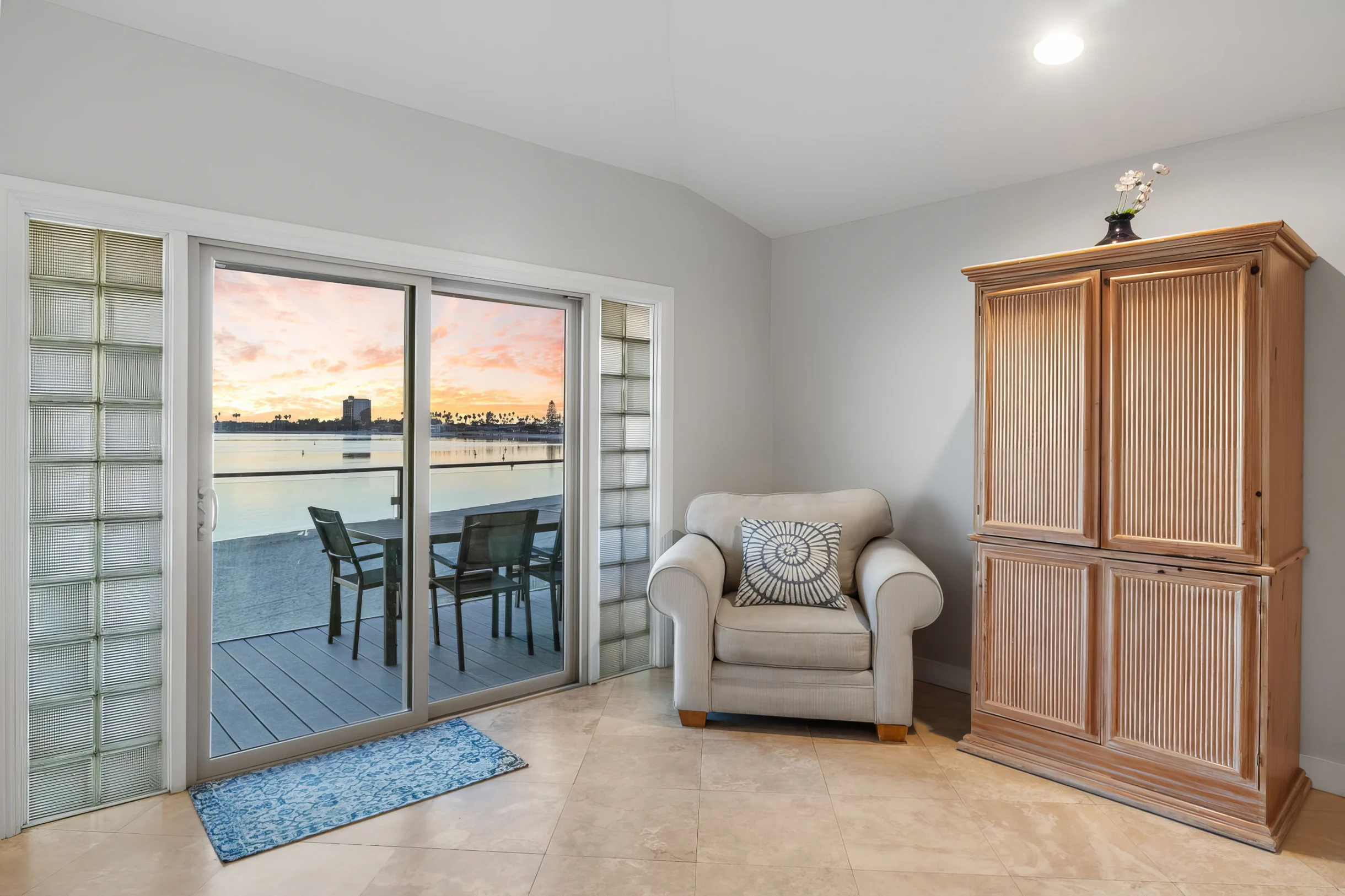 NEW Stunning Bayfront Home + Private Beach Access + Hot Tub + Fire Pit #56