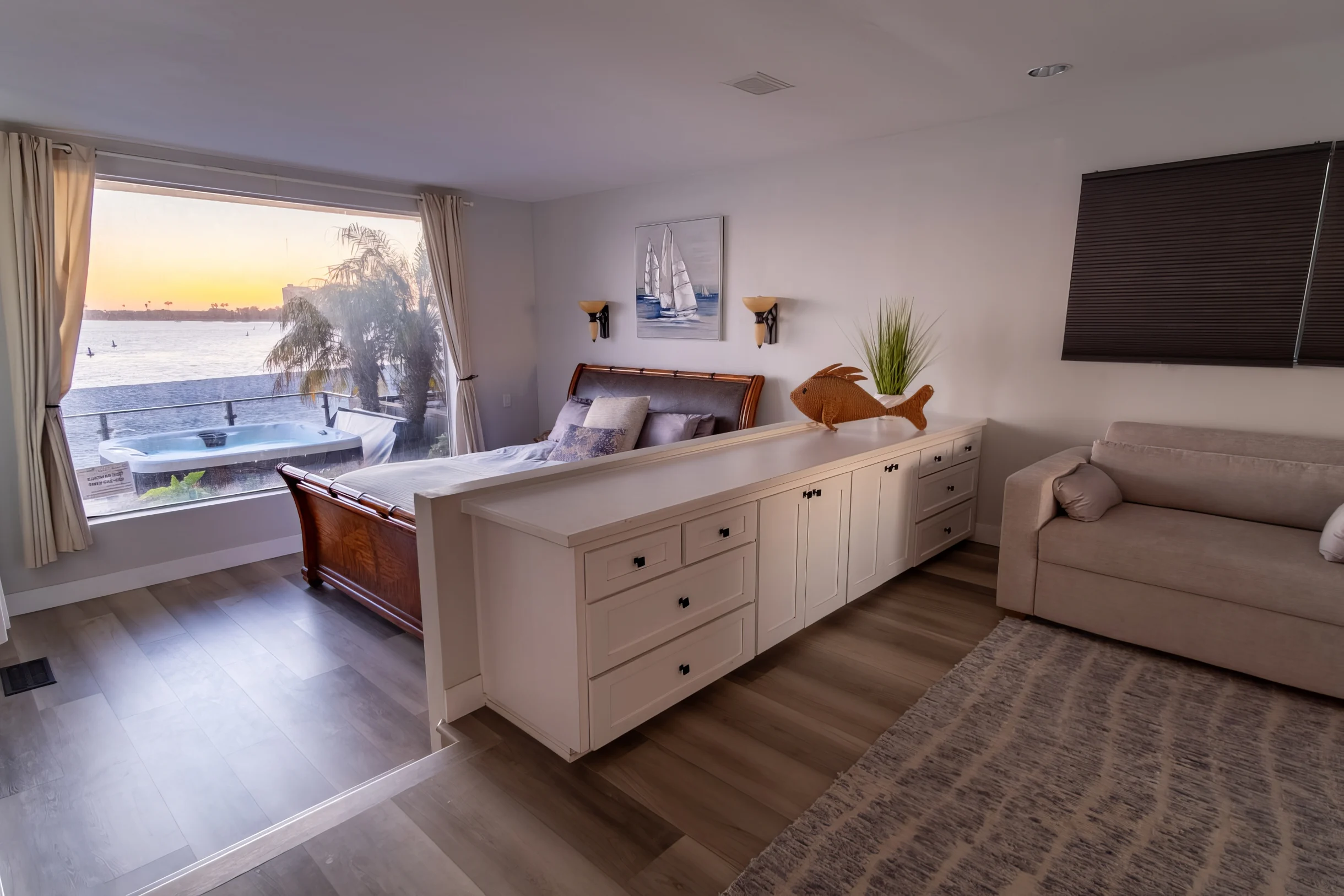 NEW Stunning Bayfront Home + Private Beach Access + Hot Tub + Fire Pit #58