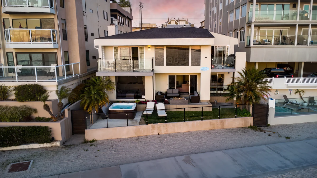 NEW Stunning Bayfront Home + Private Beach Access + Hot Tub + Fire Pit