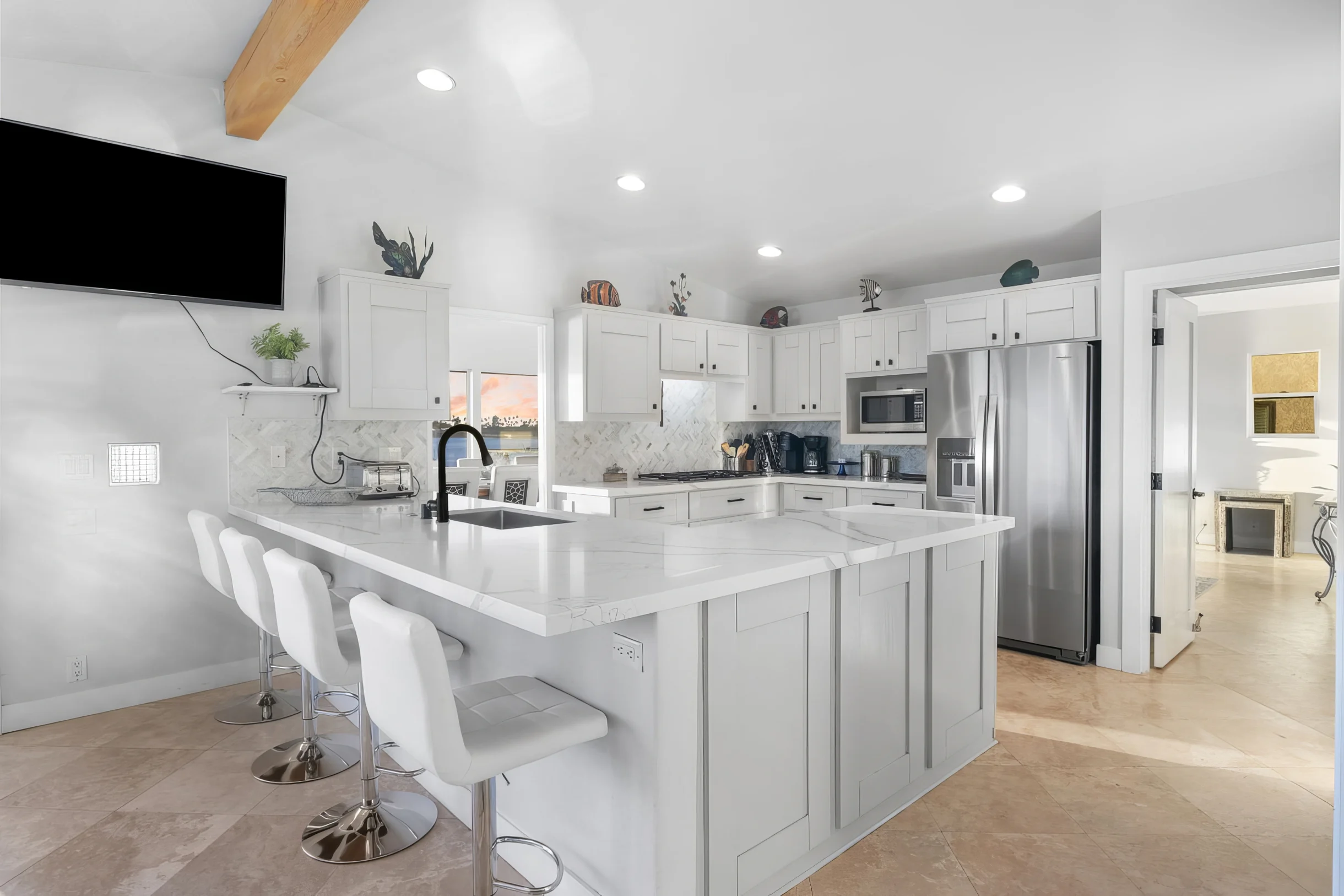 NEW Stunning Bayfront Home + Private Beach Access + Hot Tub + Fire Pit #44