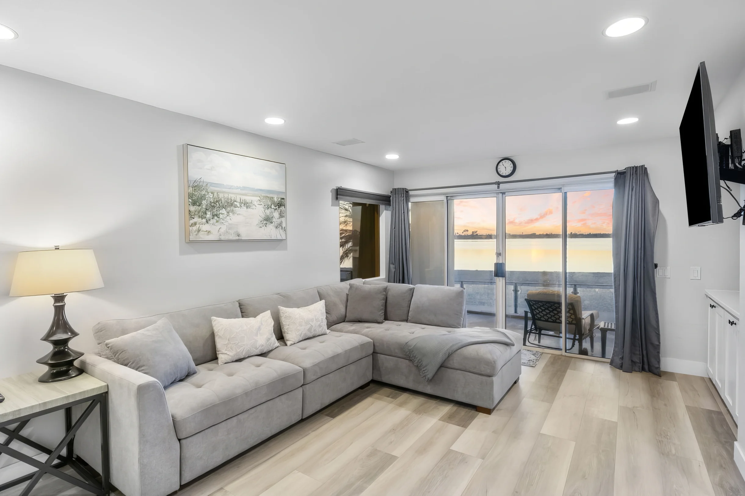 NEW Stunning Bayfront Home + Private Beach Access + Hot Tub + Fire Pit #49