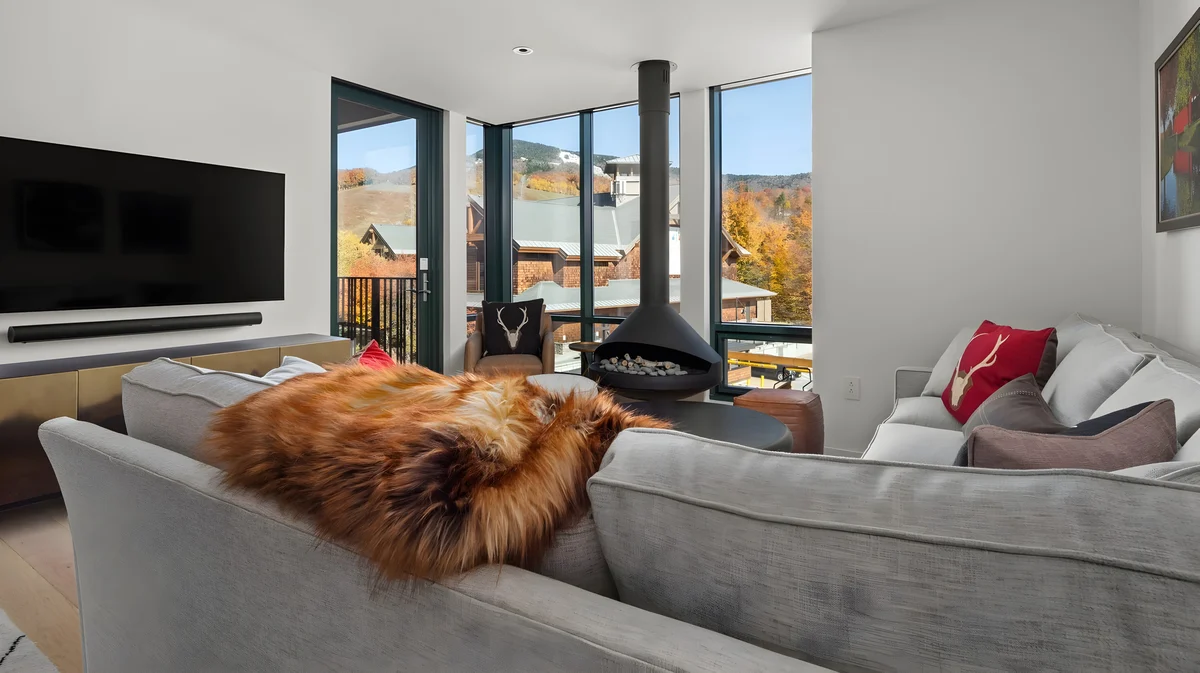 Wander Stowe Treehouse