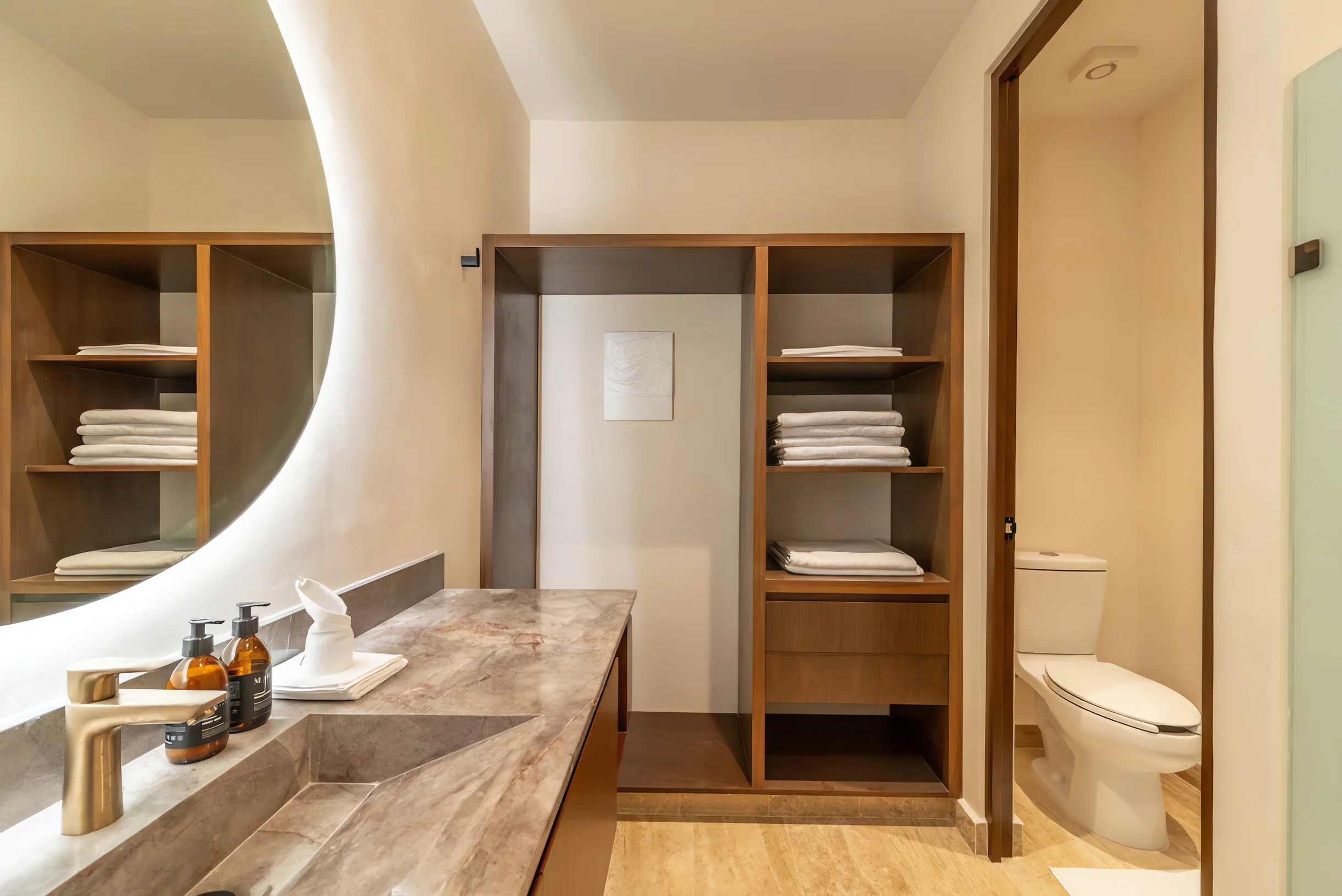 Lux 1BR w/ Rooftop Pool, Close to Beach #43