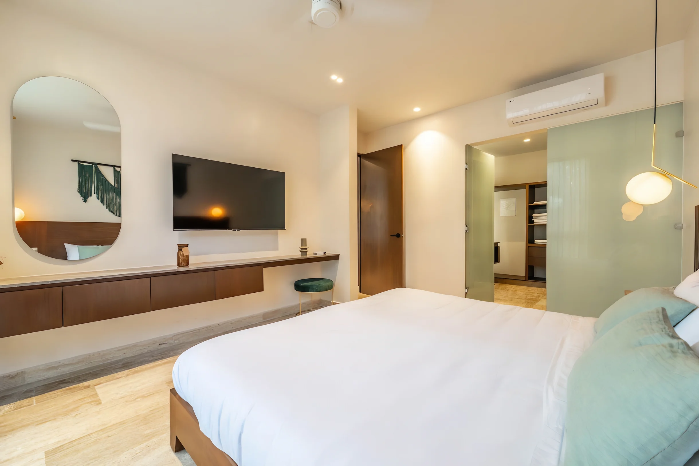 Lux 1BR w/ Rooftop Pool, Close to Beach #35