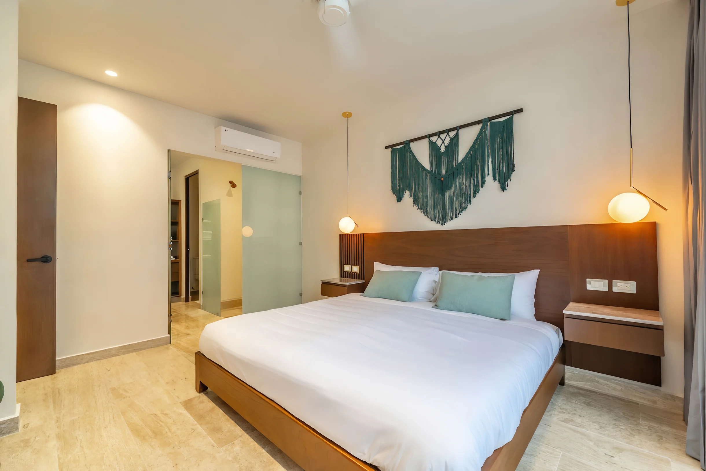 Lux 1BR w/ Rooftop Pool, Close to Beach #32
