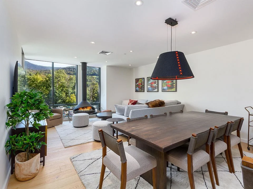 Wander Stowe Treehouse