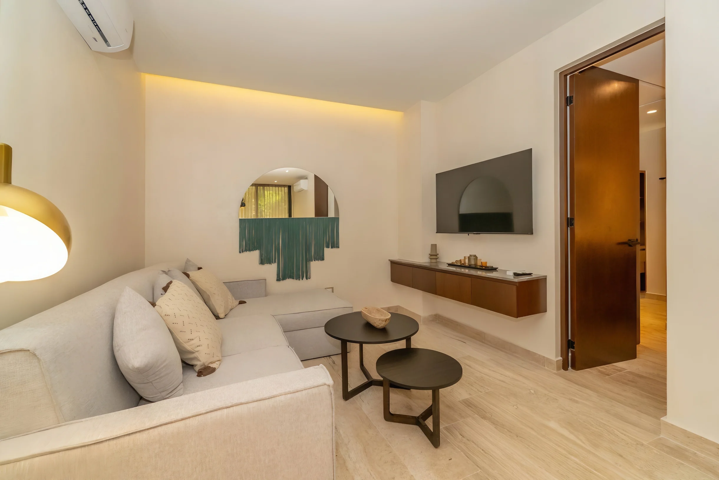 Lux 2BR w/ Rooftop Pool, Close to Beach #10