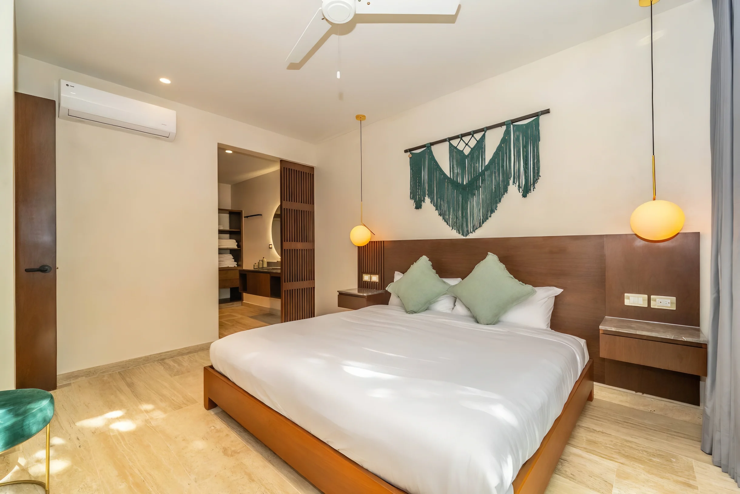 Lux 2BR w/ Rooftop Pool, Close to Beach #29