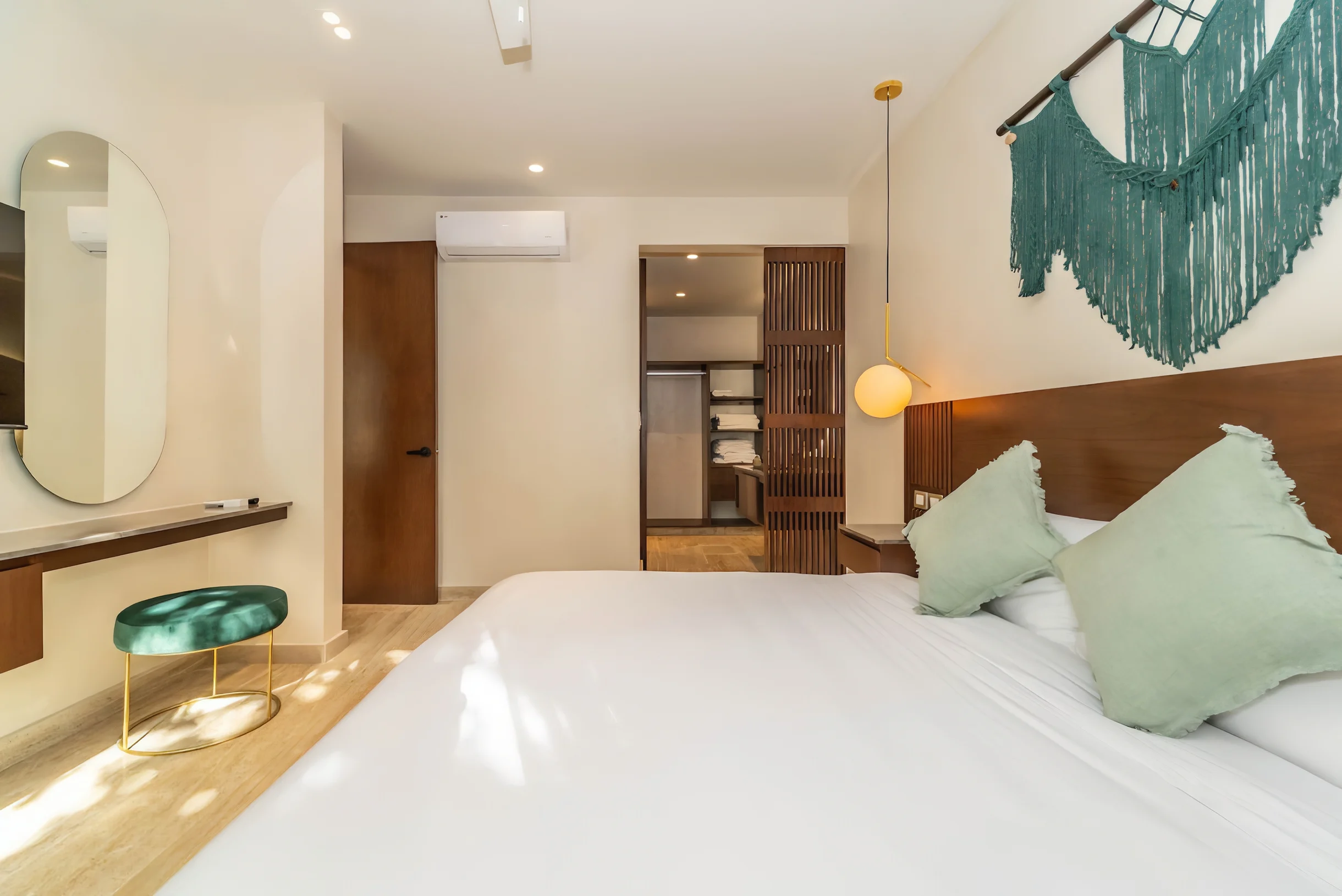 Lux 2BR w/ Rooftop Pool, Close to Beach #27
