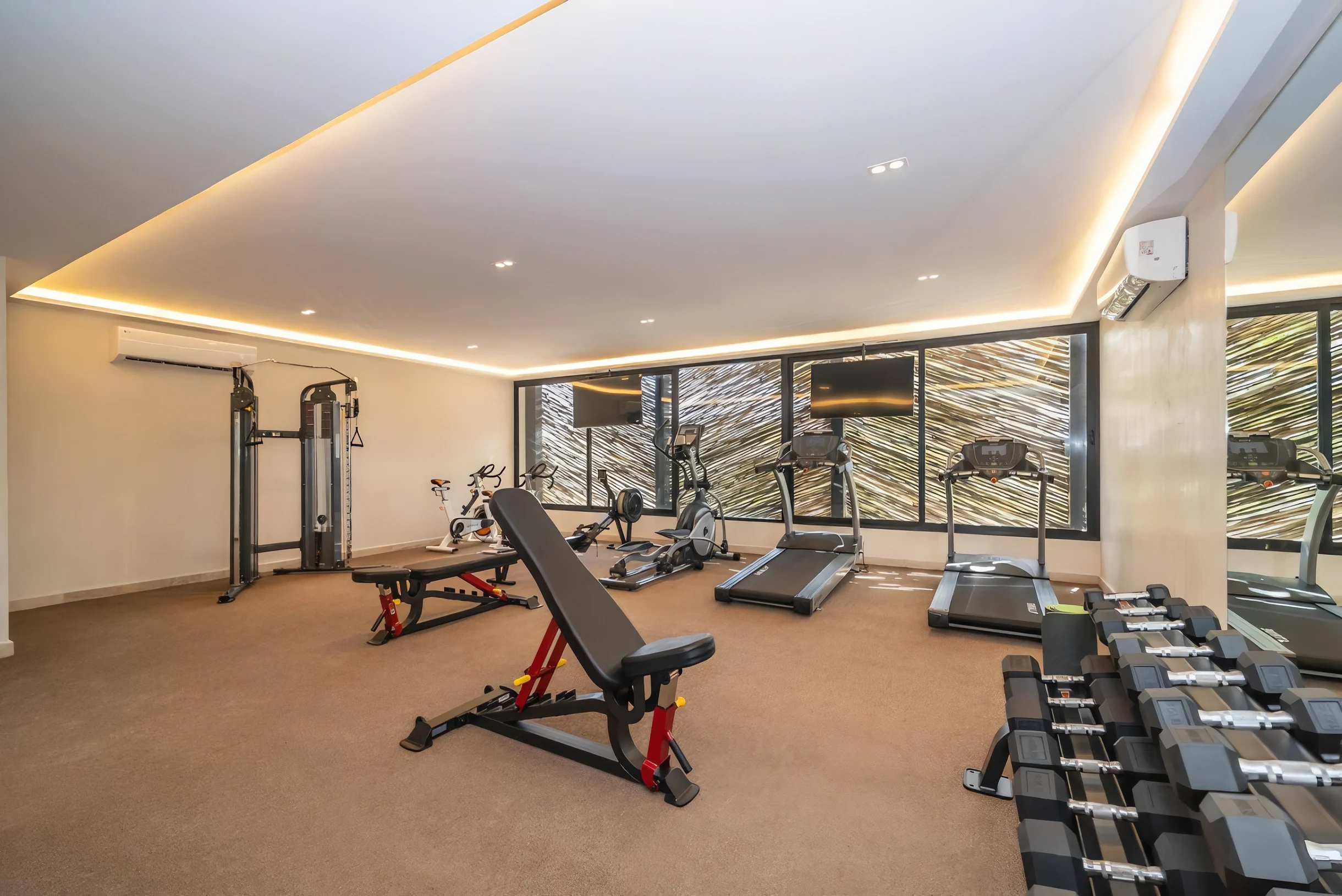 Lux 2BR w/ Rooftop Pool, Close to Beach #44