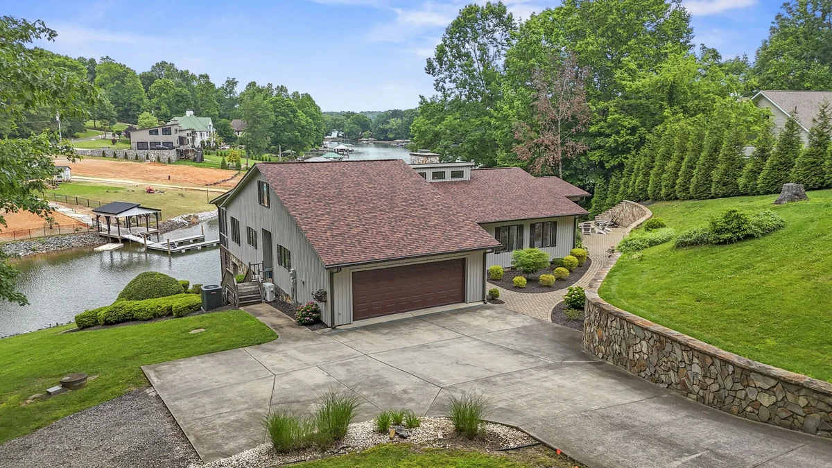 Wander Mooresville Lakeview