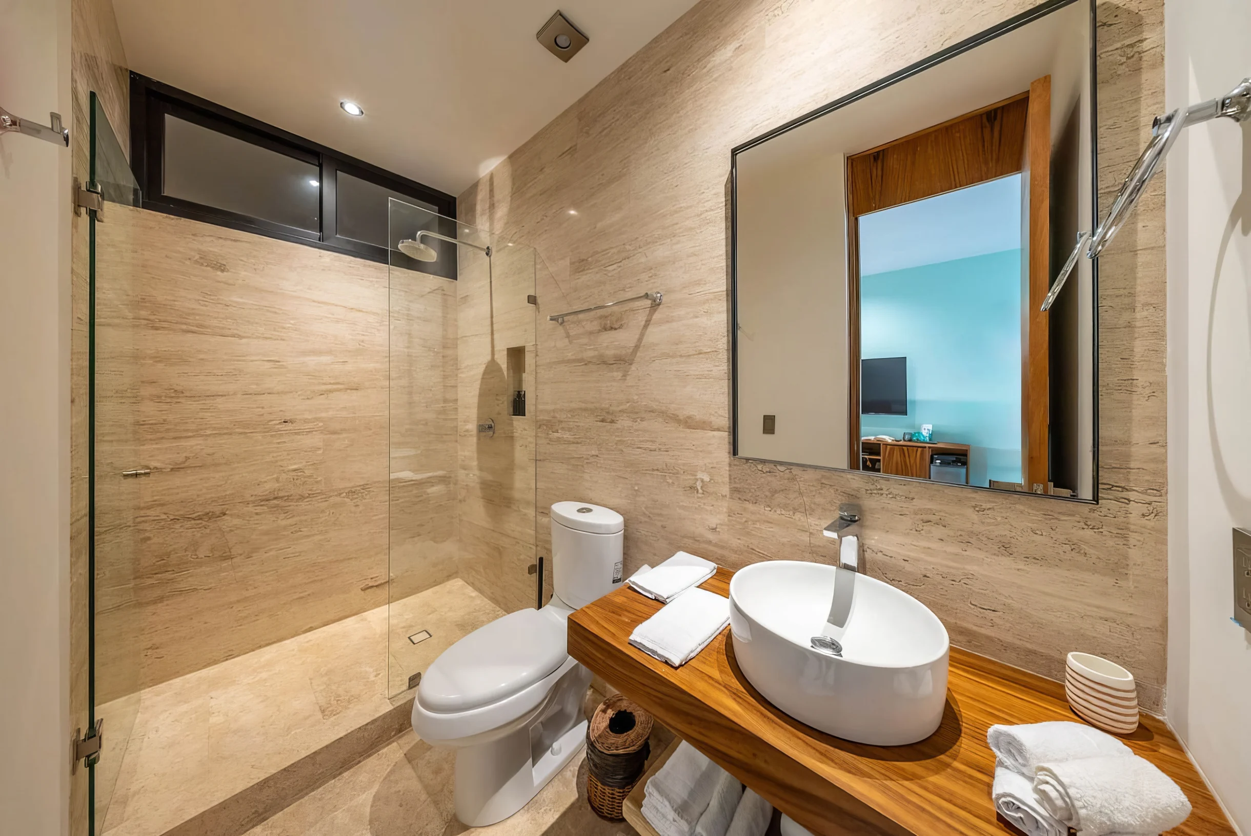 2 BR w/ Direct Walk-out to Pool + Sauna, Gym #5