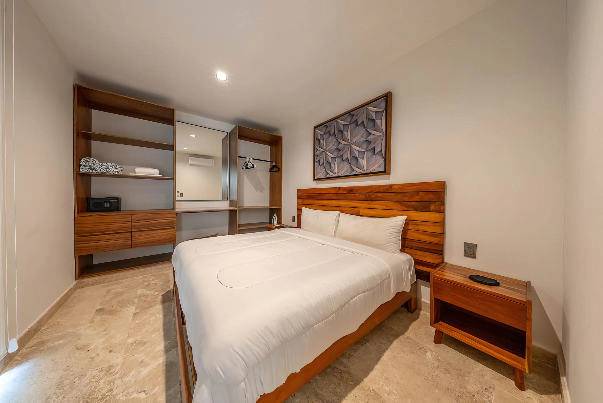2 BR w/ Direct Walk-out to Pool + Sauna, Gym #20