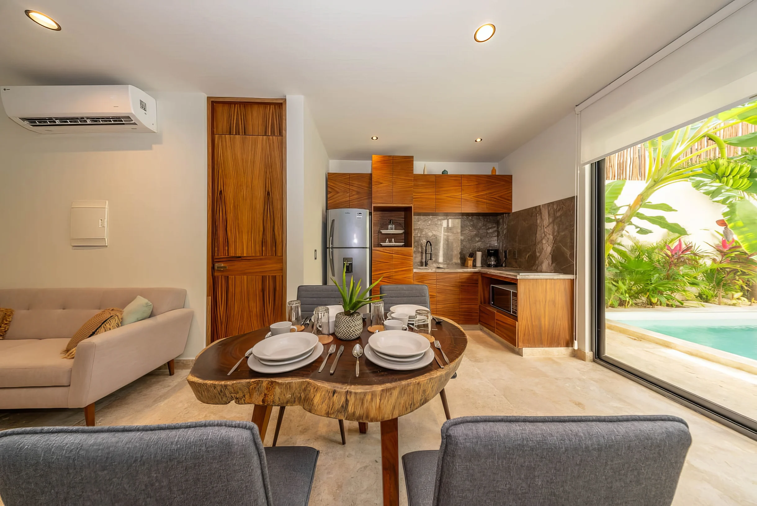 2 BR w/ Direct Walk-out to Pool + Sauna, Gym #33