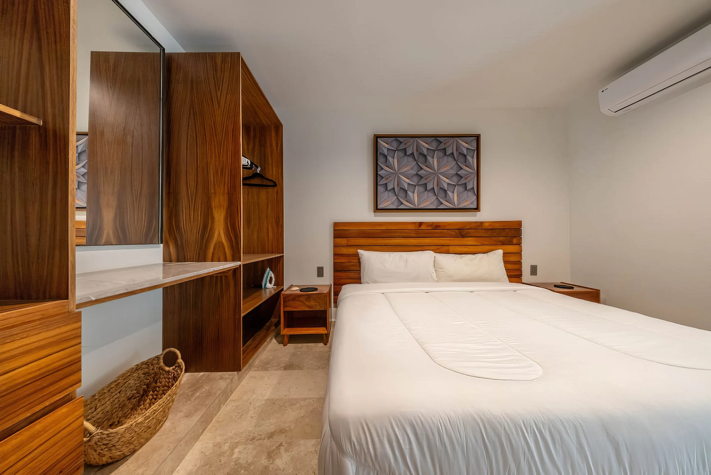 2 BR w/ Direct Walk-out to Pool + Sauna, Gym #45
