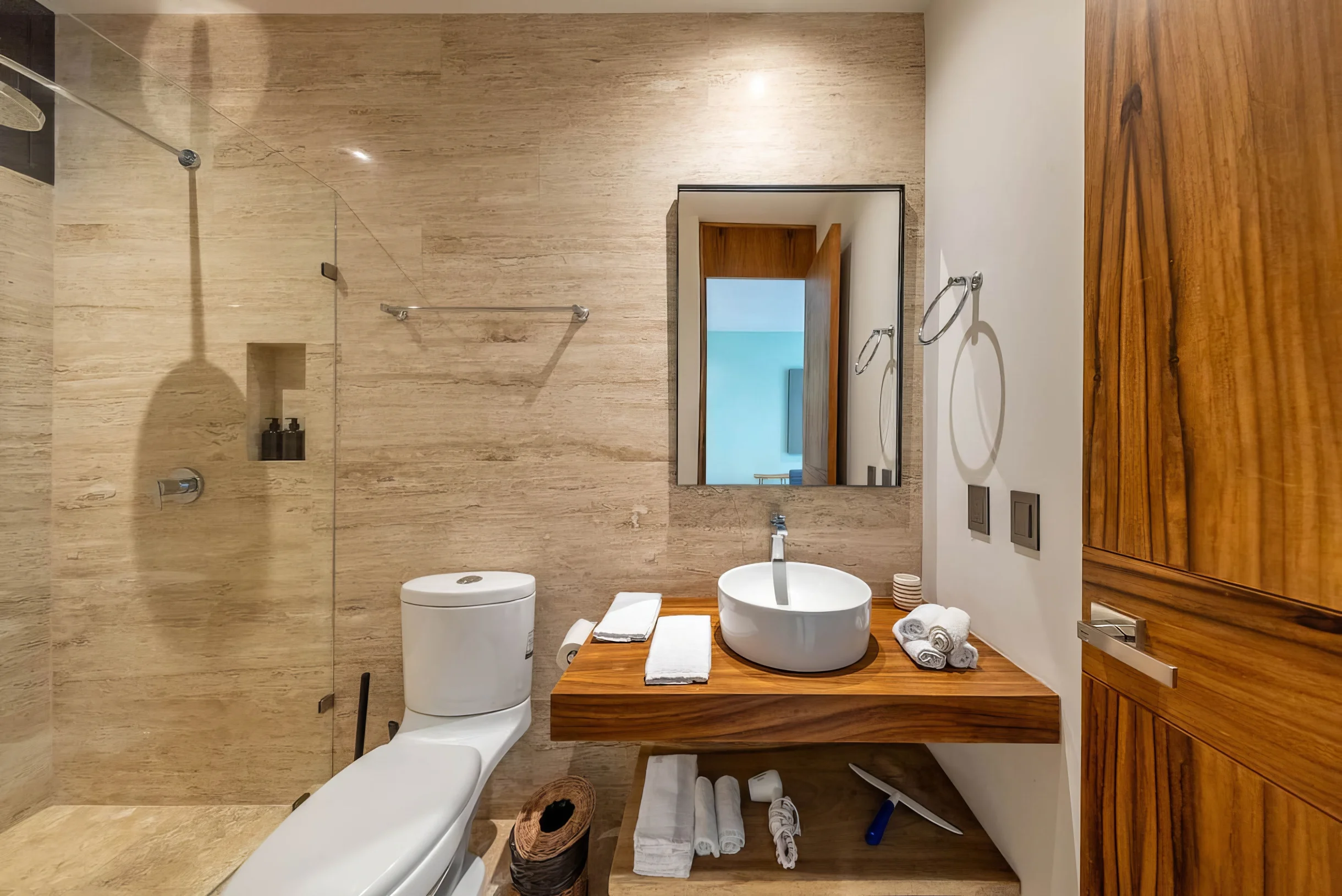 2 BR w/ Direct Walk-out to Pool + Sauna, Gym #23