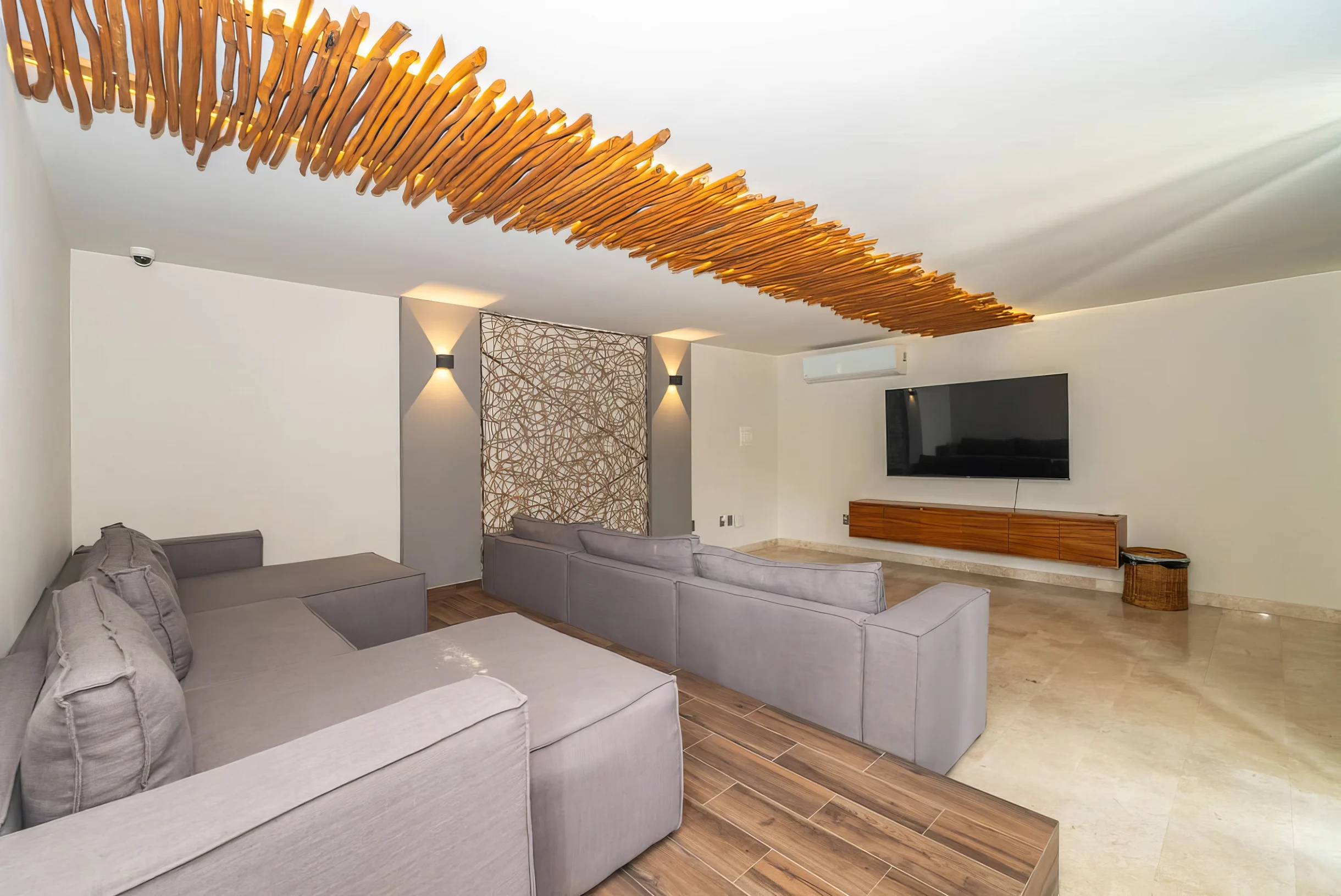 2 BR w/ Direct Walk-out to Pool + Sauna, Gym #10