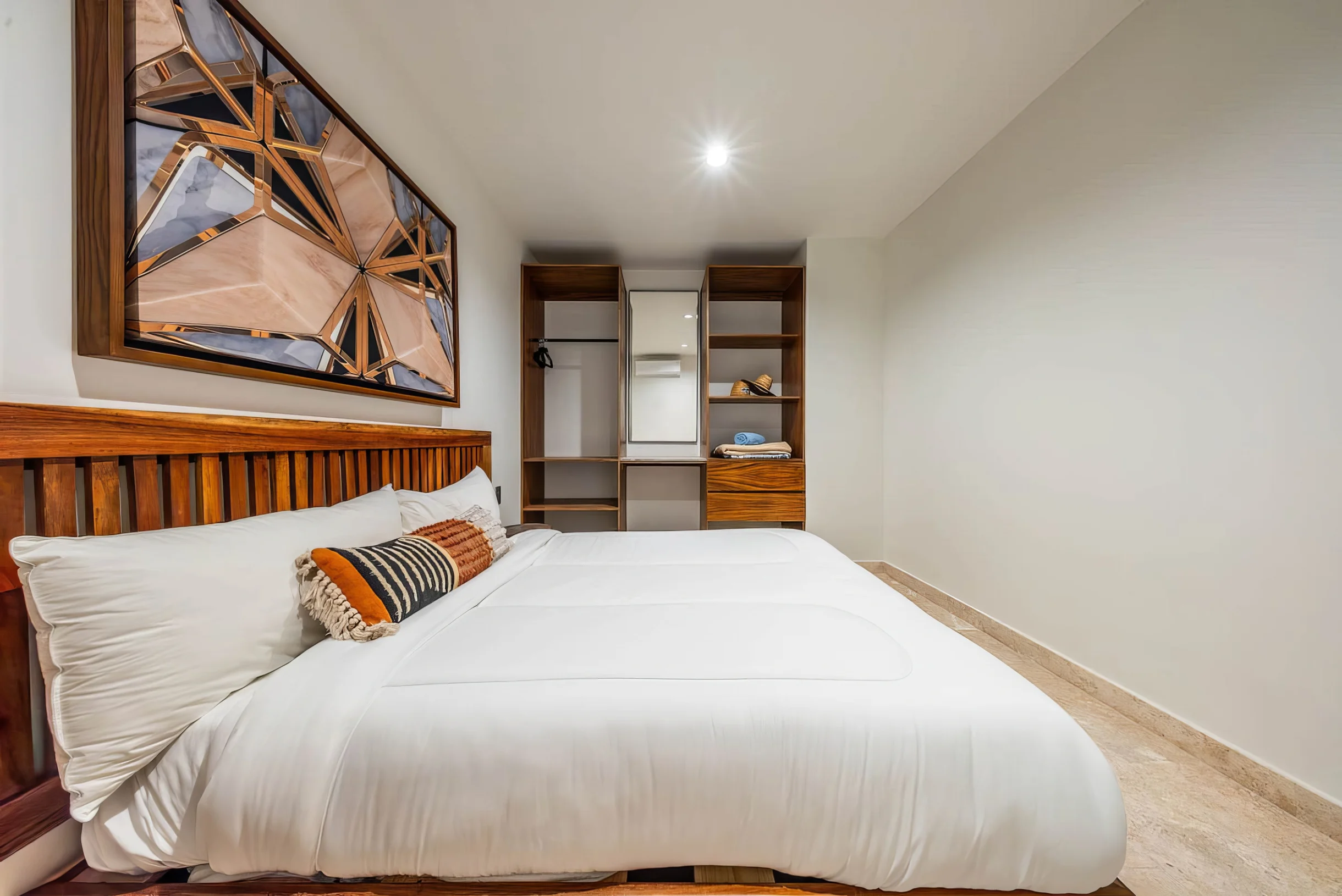 2 BR w/ Direct Walk-out to Pool + Sauna, Gym #47