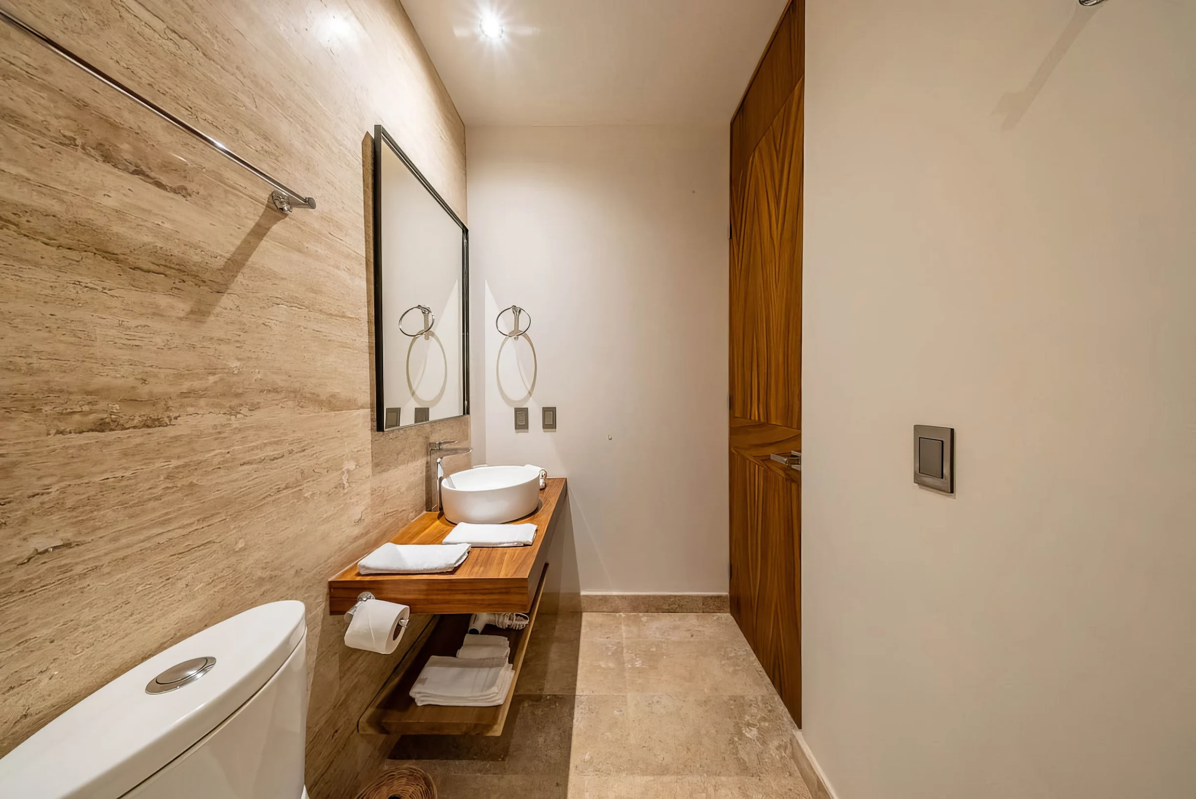 2 BR w/ Direct Walk-out to Pool + Sauna, Gym #38