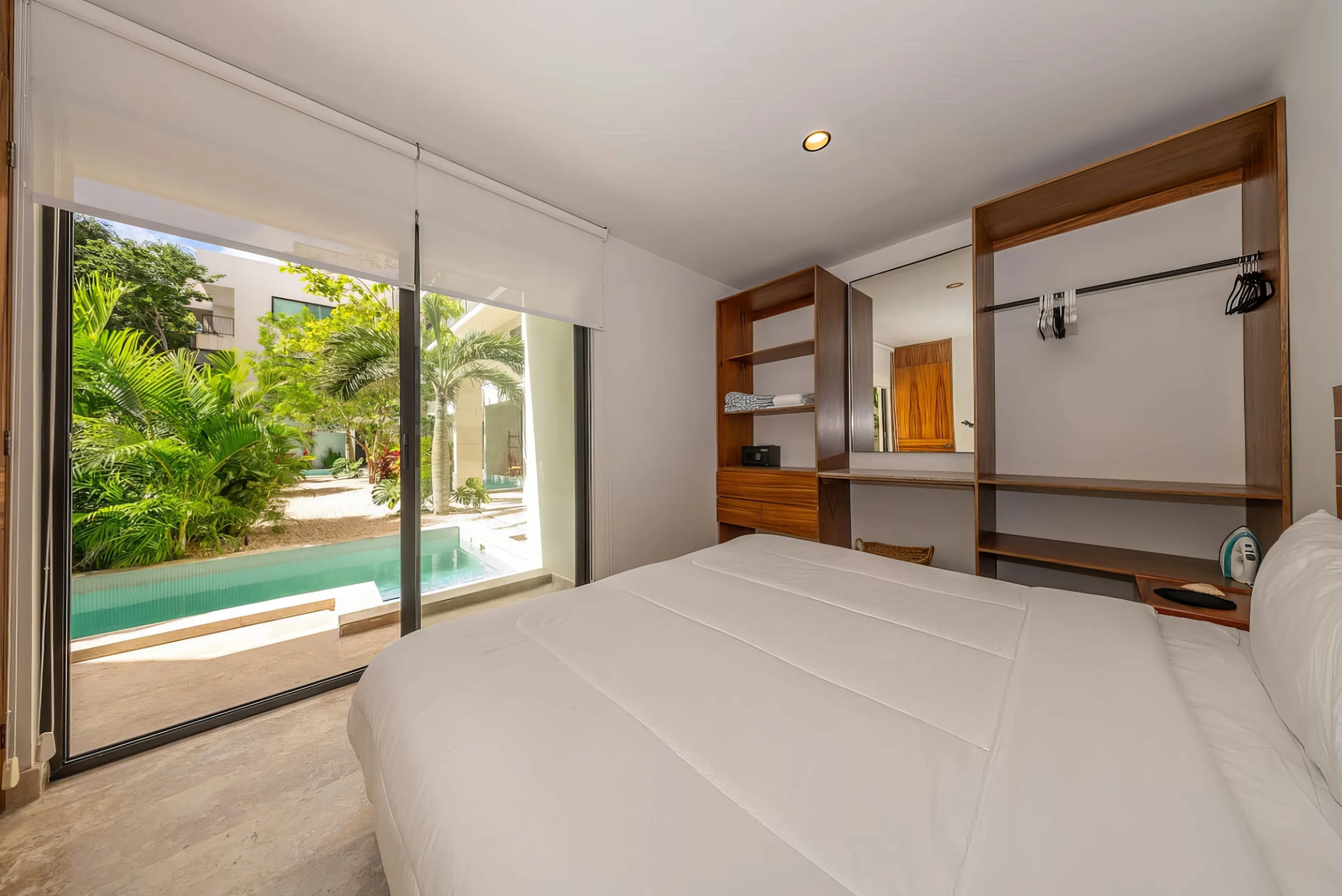 2 BR w/ Direct Walk-out to Pool + Sauna, Gym #12