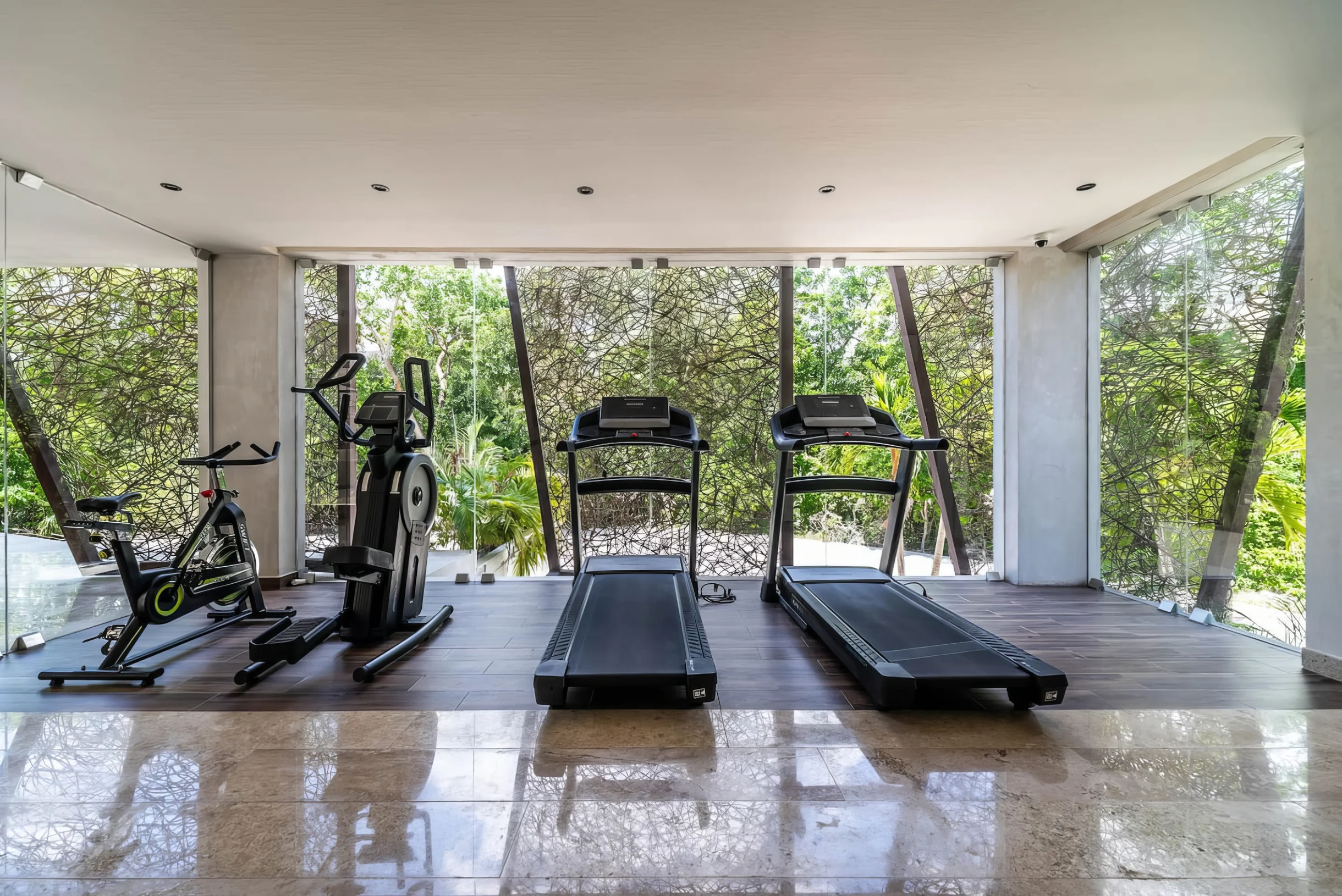 2 BR w/ Direct Walk-out to Pool + Sauna, Gym #61