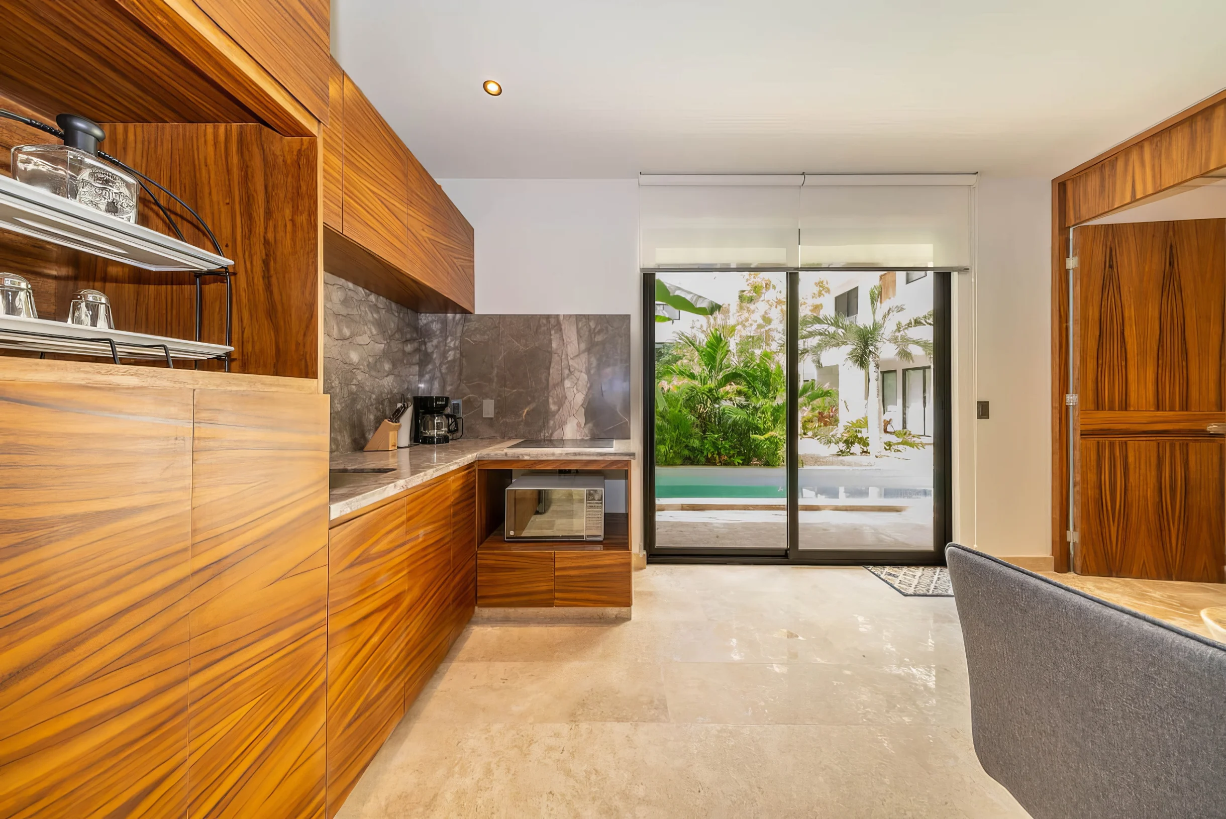 2 BR w/ Direct Walk-out to Pool + Sauna, Gym #53