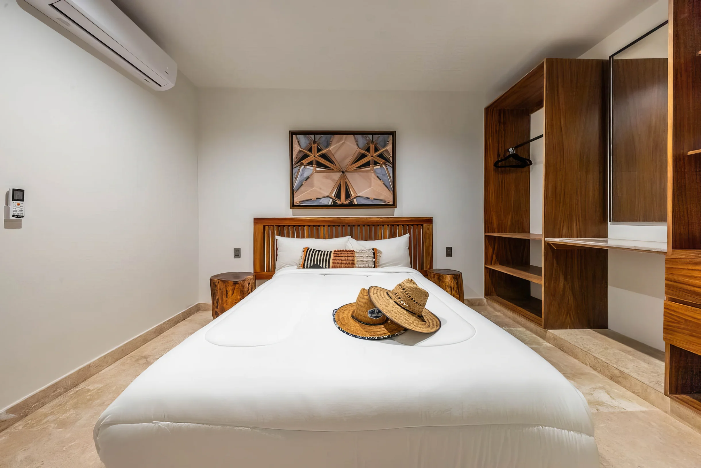 2 BR w/ Direct Walk-out to Pool + Sauna, Gym #28
